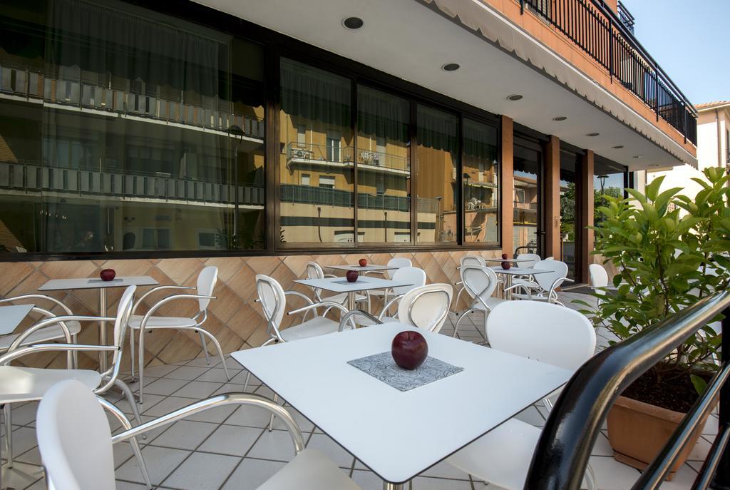 Hotel Scarlet Rimini Luaran gambar