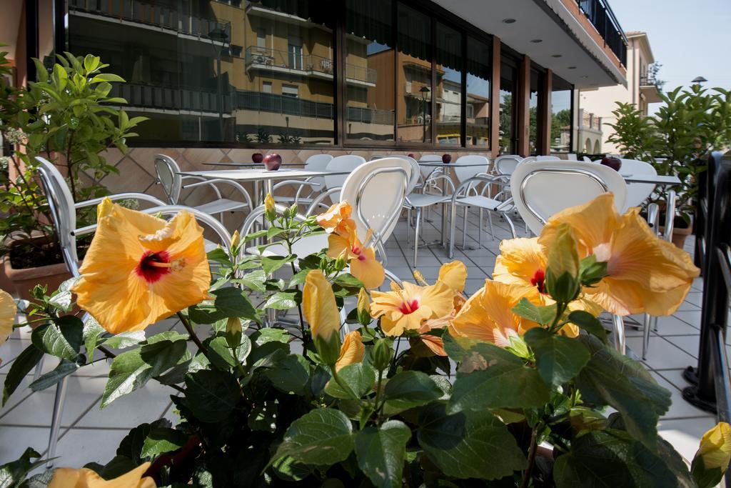 Hotel Scarlet Rimini Luaran gambar